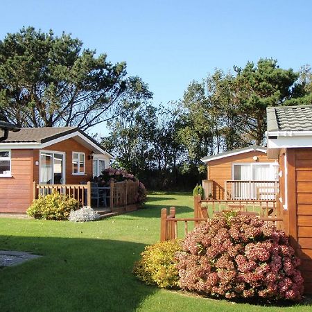 Chalets & Lodges At Atlantic Bays Holiday Park Padstow Dış mekan fotoğraf